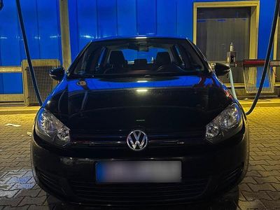 Gebraucht VW Golf VI 105 PS (77 kW) 2010 Schwarz Kleinwagen
