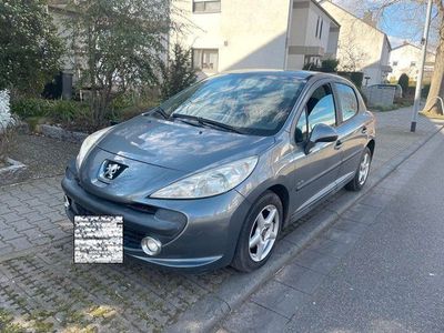 Grau Gebraucht 2009 Peugeot 207 Limousine | 2.750 € (Etwas zu teuer)