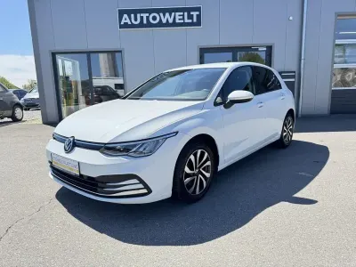 Gebraucht VW Golf VIII Active 150 PS (110 kW) 2022 Weiß Limousine