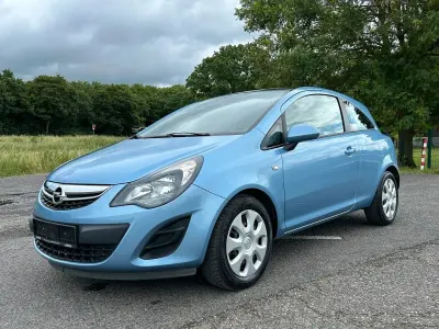 Gebraucht Opel Corsa Edition 86 PS (63 kW) 2014 Crinan blau / himmelblau Kleinwagen