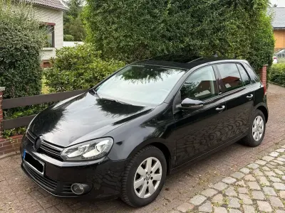 Gebraucht VW Golf VI 105 PS (77 kW) 2011 Schwarz Kleinwagen