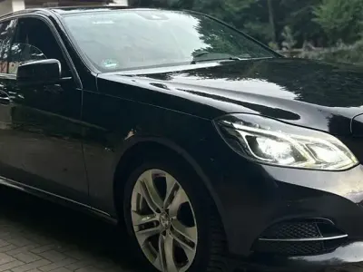 Gebraucht Mercedes E220 170 PS (125 kW) 2015 Schwarz Limousine