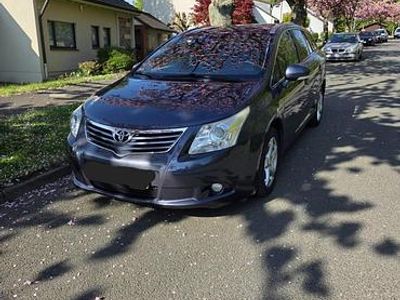 Second-hand Toyota Avensis 126 CP (92 kW) 2011 Albastru Break
