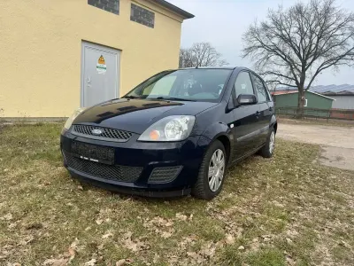 Używany Ford Fiesta Fun X 69 KM (50 kW) 2006 Niebieski Hatchback