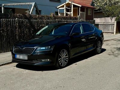 Gebraucht Skoda Superb Ambition 198 PS (145 kW) 2016 Schwarz Limousine