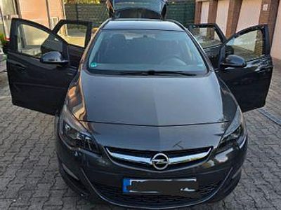 Gebraucht Opel Astra Edition 101 PS (74 kW) 2012 Andere farben Kombi