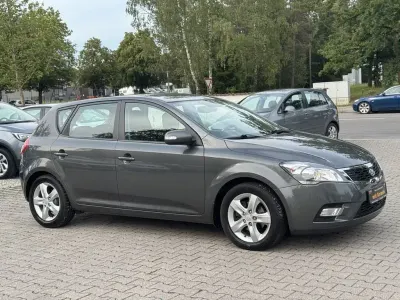 Gebraucht Kia Ceed Vision 116 PS (85 kW) 2011 Grau Kleinwagen