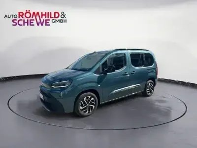 Gebraucht Toyota Proace Verso Basis 131 PS (96 kW) 2024 Libeccio blue metallic Kombi