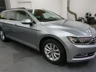 Gebraucht VW Passat Comfortline 150 PS (110 kW) 2018 Pyritsilber metallic Kombi