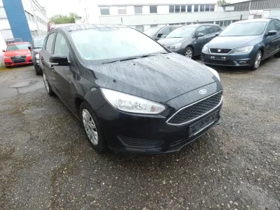 Gebraucht Ford Focus Ambiente 101 PS (74 kW) 2016 Schwarz Limousine