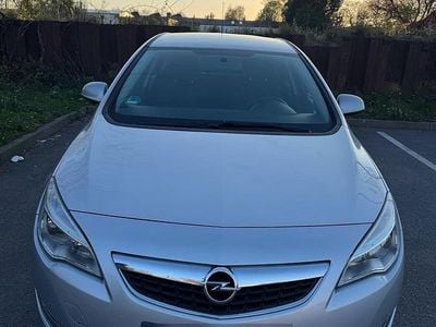Second-hand Opel Astra 120 CP (88 kW) 2011 Argintiu Berlinǎ