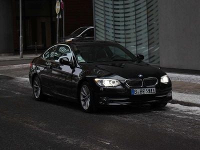 Gebraucht BMW 325 204 PS (150 kW) 2010 Schwarz Coupé