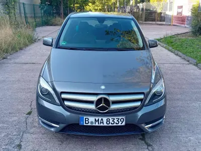 Gebraucht Mercedes B200 156 PS (114 kW) 2014 Grau Kleinwagen