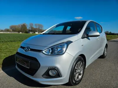 Gebraucht Hyundai i10 Intro Edition 67 PS (49 kW) 2014 Silber Kleinwagen