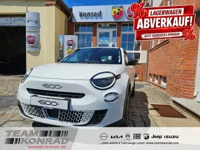 Neu Fiat 600 136 PS (100 kW) 2025 Gelato weiß SUV