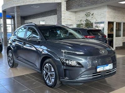 Gebraucht Hyundai Kona Select 100 kW (136 PS) 2023 Schwarz SUV