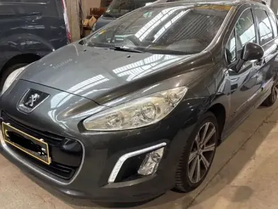 Gebraucht Peugeot 308 SW Allure 114 PS (83 kW) 2013 Grau Kombi