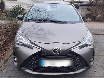 Silber Gebraucht 2018 Toyota Yaris Team Kleinwagen | 14.600 € (Fairer Preis)