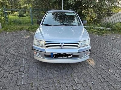 Grau Gebraucht 2001 Mitsubishi Space Wagon Van / Kleinbus | 1.900 €