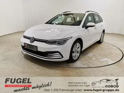 Używany VW Golf VIII Life 150 KM (110 kW) 2022 Biały Kombi
