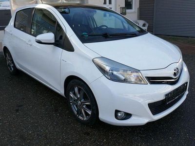 Gebraucht Toyota Yaris Club 99 PS (72 kW) 2012 Weiß Kleinwagen