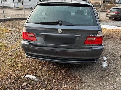 Gebraucht BMW 320 150 PS (110 kW) 2002 Grau Kombi