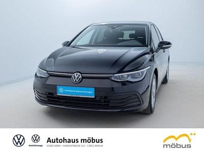 Gebraucht VW Golf VIII Life 131 PS (96 kW) 2023 2t deep black perleffekt Limousine