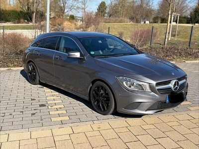 Gebraucht Mercedes CLA200 Shooting Brake 156 PS (114 kW) 2016 Grau Kombi