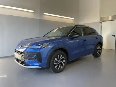 Neu VW T-Roc Cabriolet Life 150 PS (110 kW) 2026 [7xa1] celestial blue metallic / dach schwarz SUV
