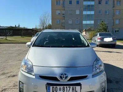 Second-hand Toyota Prius 99 CP (72 kW) 2010 Argintiu Hatchback