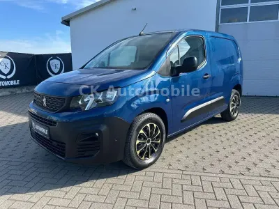Gebraucht Peugeot Partner Premium 131 PS (96 kW) 2020 Blau Van / Kleinbus