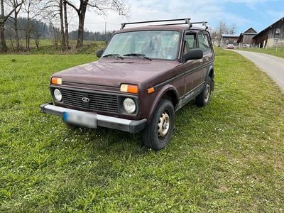 Gebraucht Lada Taiga 83 PS (61 kW) 2015 Rot SUV