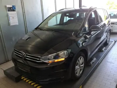 Gebraucht VW Touran Comfortline 150 PS (110 kW) 2022 Schwarz Van / Kleinbus