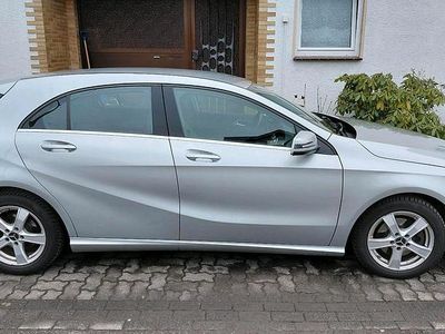 Gebraucht Mercedes A180 122 PS (89 kW) 2015 Silber Limousine