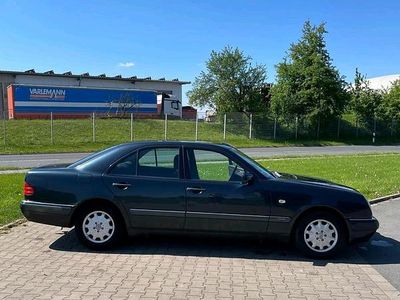 Mercedes E200