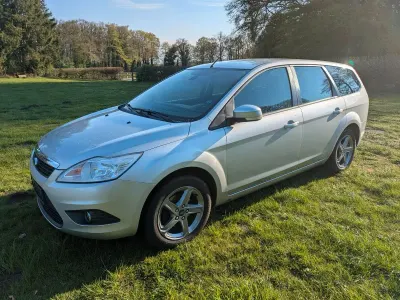 Begagnad Ford Focus Viva 109 HK (80 kW) 2010 Silver Kombi