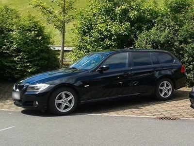 Gebraucht BMW 318 143 PS (105 kW) 2010 Schwarz Kombi