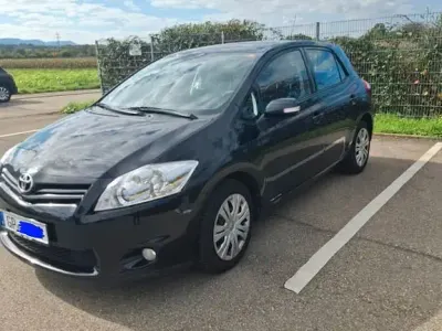 Gebraucht Toyota Auris Life 99 PS (72 kW) 2011 Schwarz Kleinwagen
