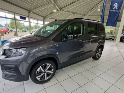 Begagnad Peugeot e-Rifter Allure 100 kW (136 HK) 2024 Grå Minibuss