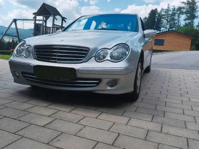 Gebraucht Mercedes C180 143 PS (105 kW) 2004 Silber Limousine