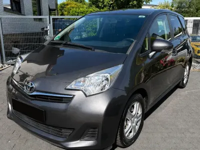 Gebraucht Toyota Verso-S 99 PS (72 kW) 2014 Grau Van / Kleinbus