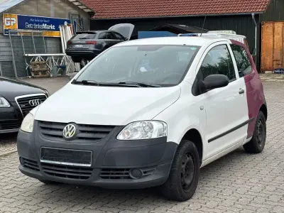 Gebraucht VW Fox Basis 69 PS (50 kW) 2008 Weiß Kleinwagen