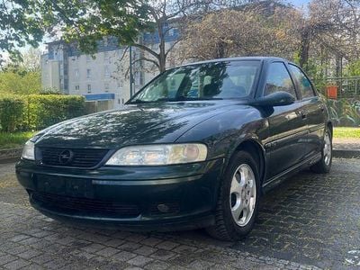 Begagnad Opel Vectra Edition 101 HK (74 kW) 1999 Grön Sedan