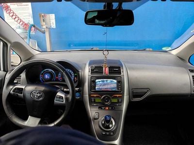 Gebraucht Toyota Auris Hybrid Executive 136 PS (100 kW) 2013 Silber Limousine