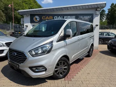 Gebraucht Ford Tourneo 131 PS (96 kW) 2022 Silber Van / Kleinbus