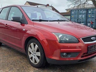 Gebraucht Ford Focus Titanium 136 PS (100 kW) 2006 Rot Kombi