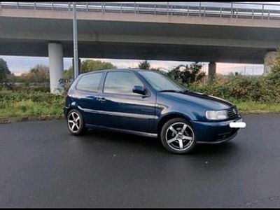 Gebraucht VW Polo 60 PS (44 kW) 1998 Blau Kleinwagen