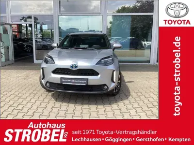 Gebraucht Toyota Yaris Cross Team 116 PS (85 kW) 2023 Silver metallic SUV