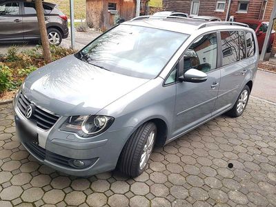 Grau Gebraucht 2009 VW Touran Freestyle Van / Kleinbus | 4.500 € (Fairer Preis)