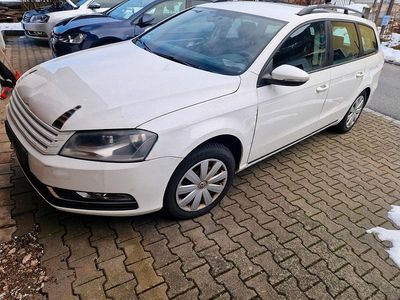 Gebraucht VW Passat 140 PS (102 kW) 2012 Weiß Kombi